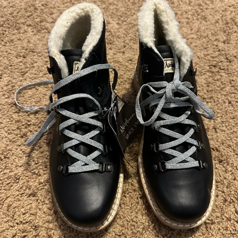 Black Lace Up Boots with Shearling Lining